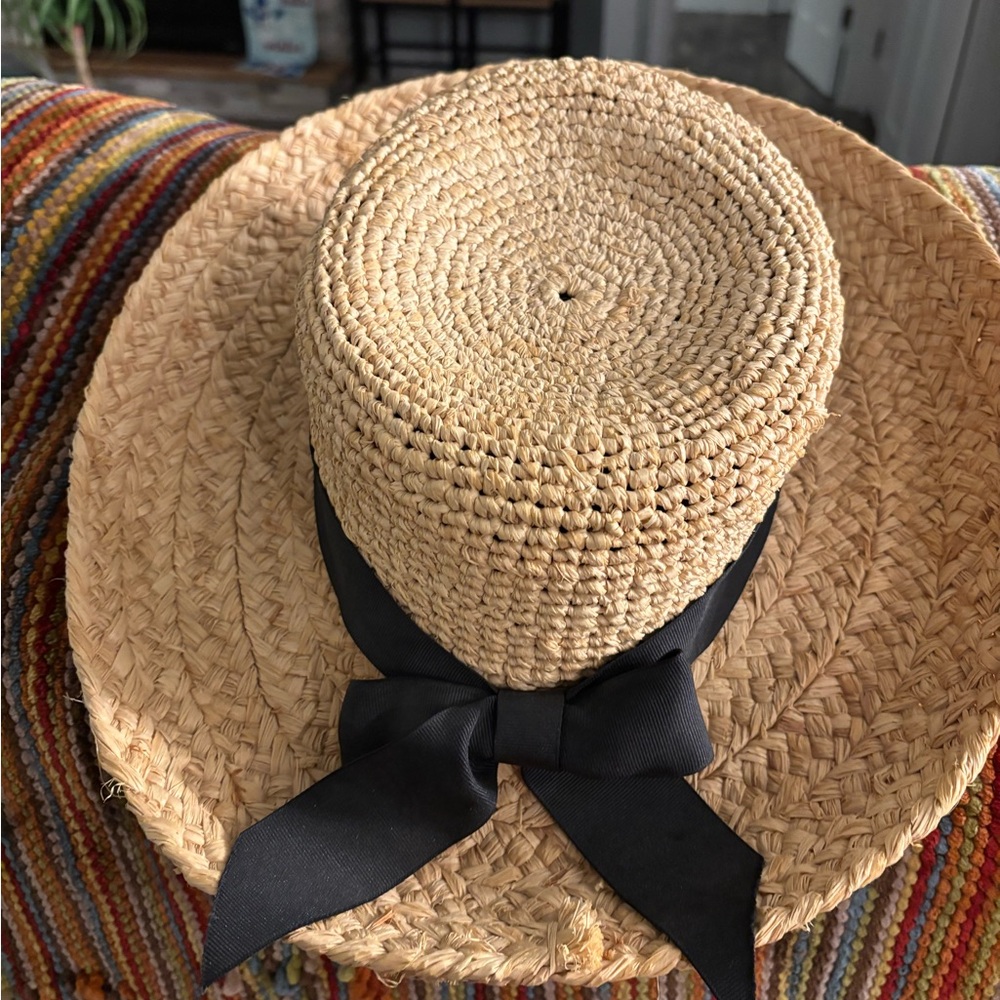 Straw hat One Size with black ribbon